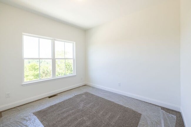 Building Photo - Stunning 4-Bed, 3-Bath Home with 2-Car Garage- ONE MONTH FREE RENT Move-In Special!