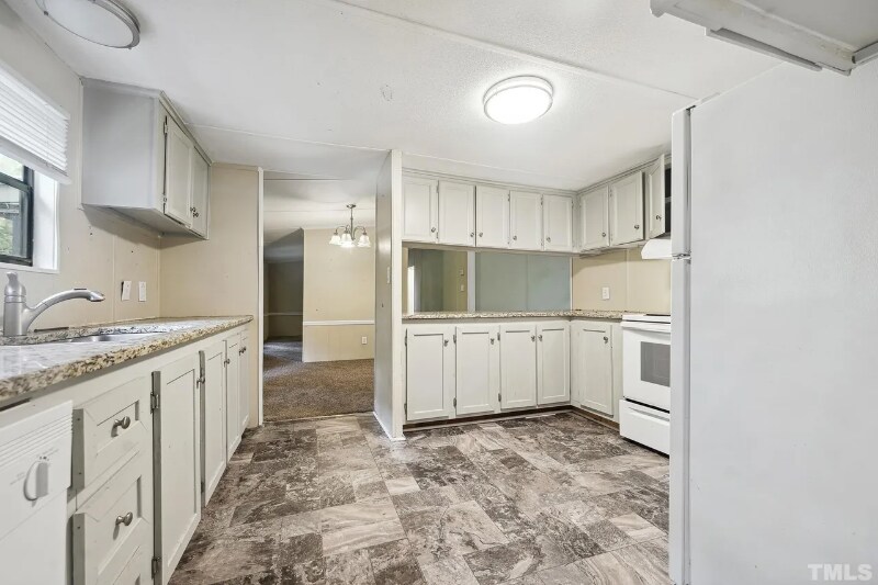 Building Photo - 201 Riverview Dr