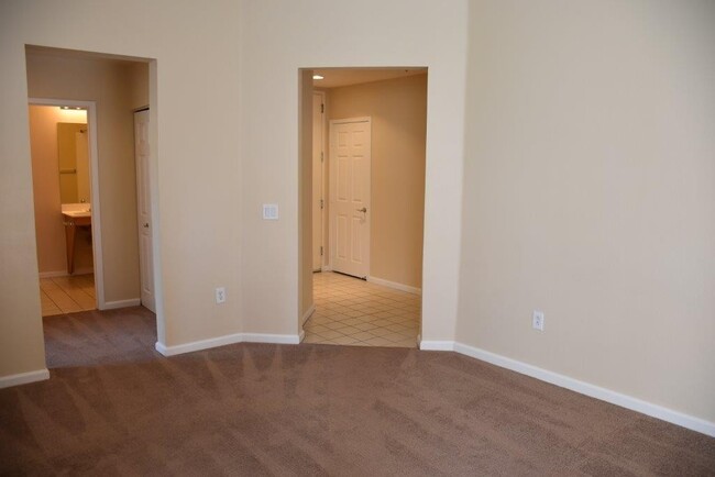 Building Photo - 2 Bedroom 3rd floor unit in Guard Gated Pa...