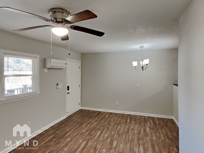 Building Photo - 305 S Spargo St