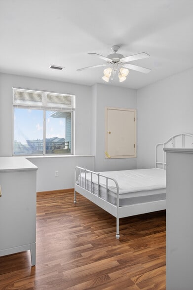 Building Photo - 301 Harbour Town Dr