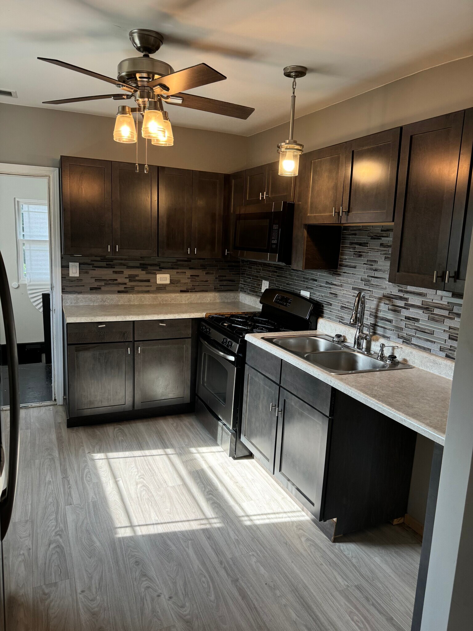 Building Photo - 1627 W 106th St