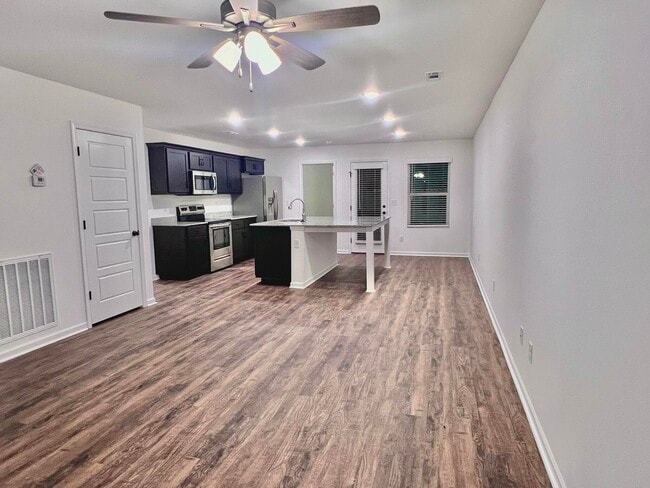 Building Photo - 1100 Pawpaw Pl