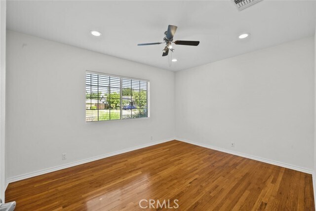 Building Photo - 8440 Oakdale Ave