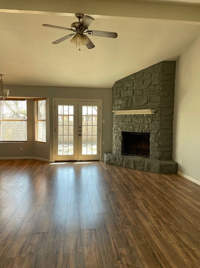 Building Photo - 4615 Quicksilver Blvd