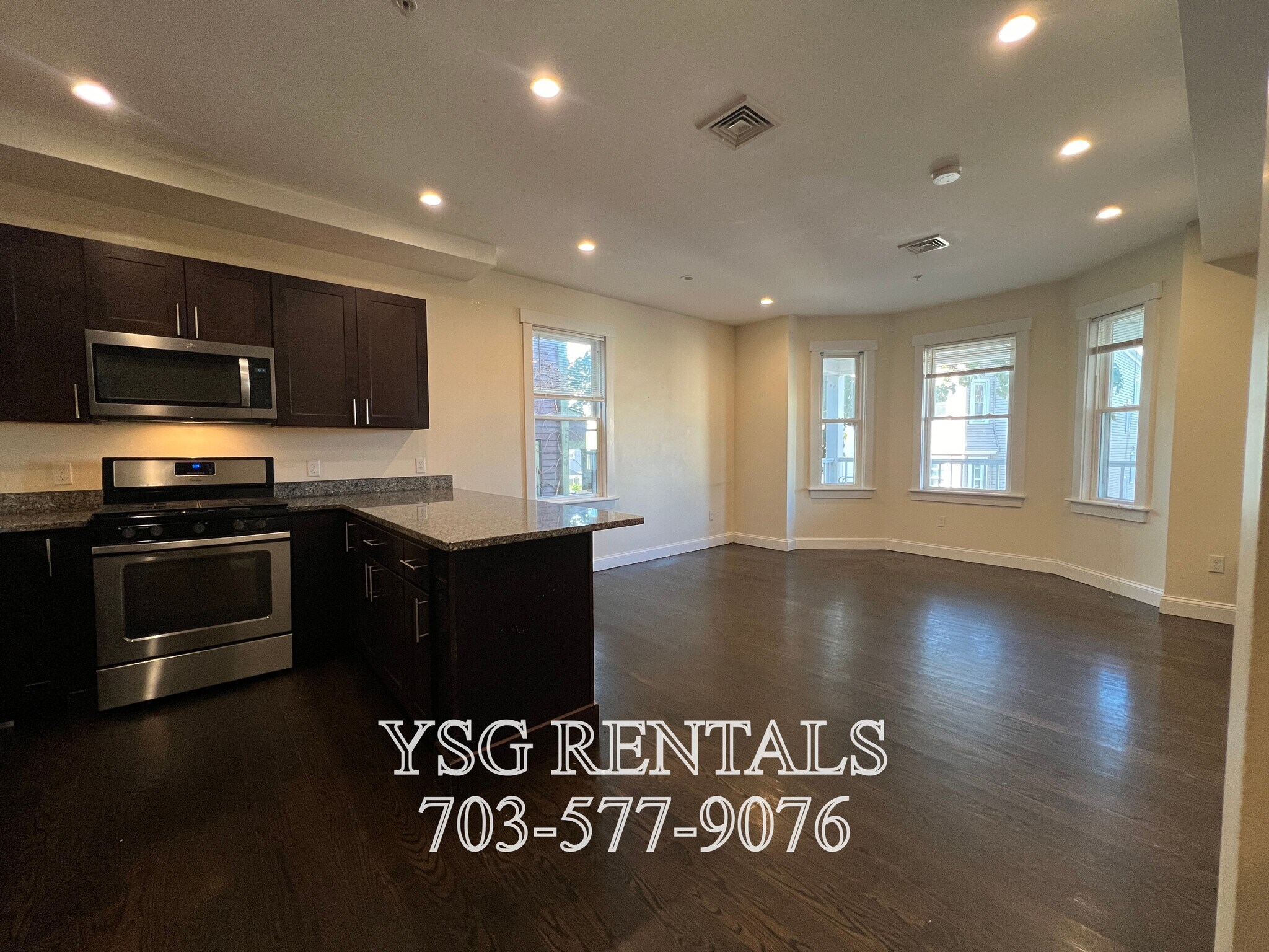 Building Photo - 194 Hillside St