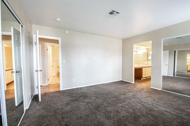Building Photo - Great 2 Bedroom Condo