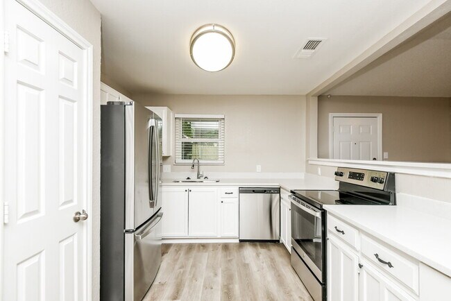 Building Photo - 1913 Green Willow Dr