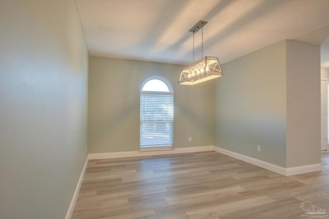 Building Photo - 9880 Creet Cir