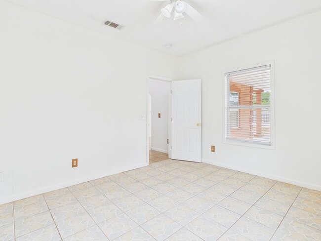 Building Photo - Nice 3 bedroom Duplex Rental