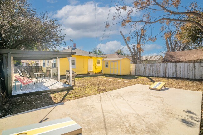 Building Photo - 475 E French Pl