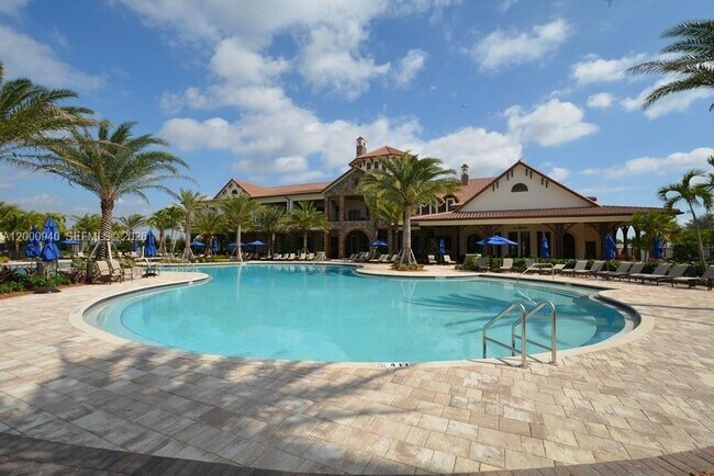 Building Photo - 8630 Lakeside Bnd