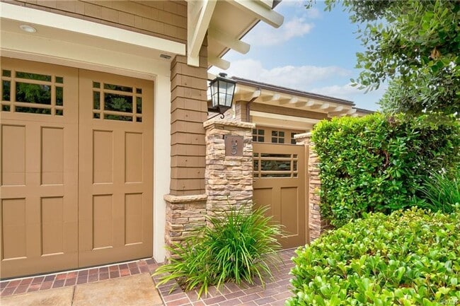 Building Photo - Charming Coastal Retreat in the Heart of Laguna Beach