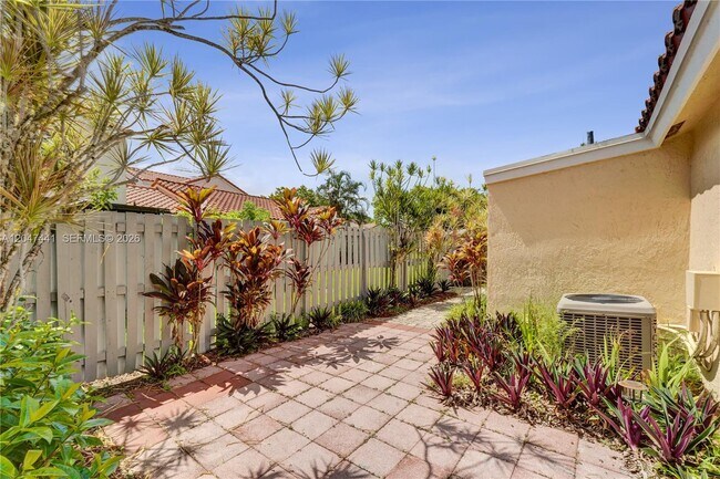 Building Photo - 1361 Springside Dr