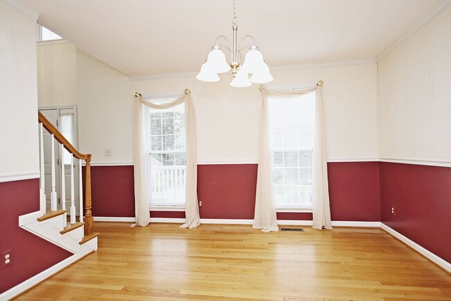 Building Photo - Pet-Friendly Raintree Home With Fenced Yard