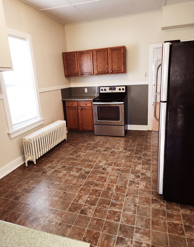 Kitchen - 2111 Hamburg St