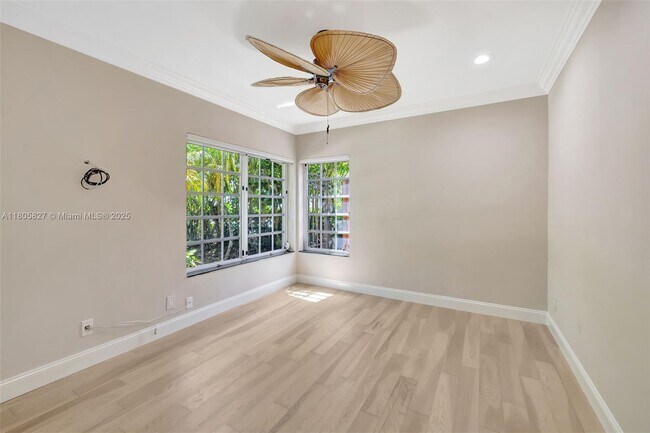 Building Photo - 1205 SE 11th Ct