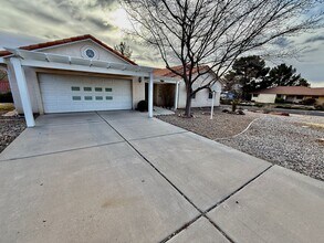 Building Photo - 3-BR Home with Garage and Fenced Yard in B...