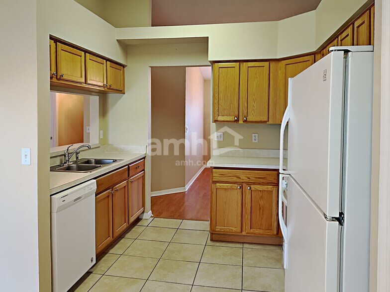 Building Photo - 12131 Woodglen Cir