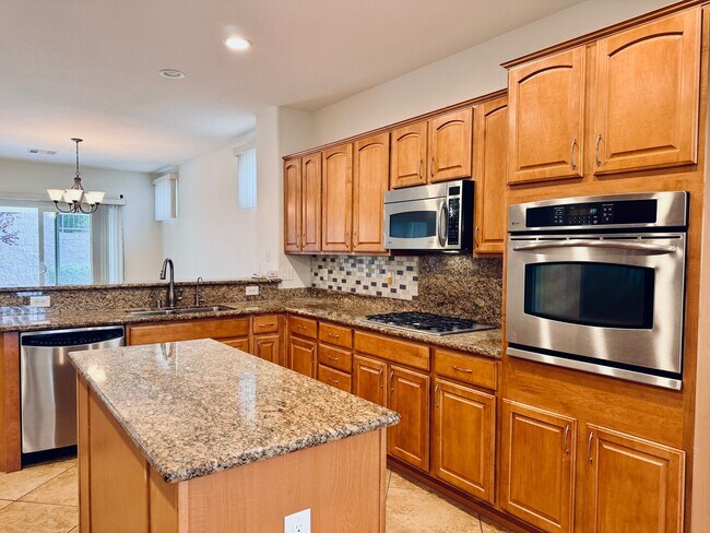 Building Photo - Beautiful Sun City Anthem home-55+ Community Available Now!
