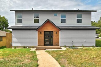 Building Photo - 815 Buckingham Pl