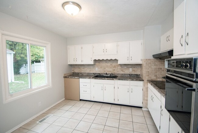 Building Photo - 4610 Karen Dr