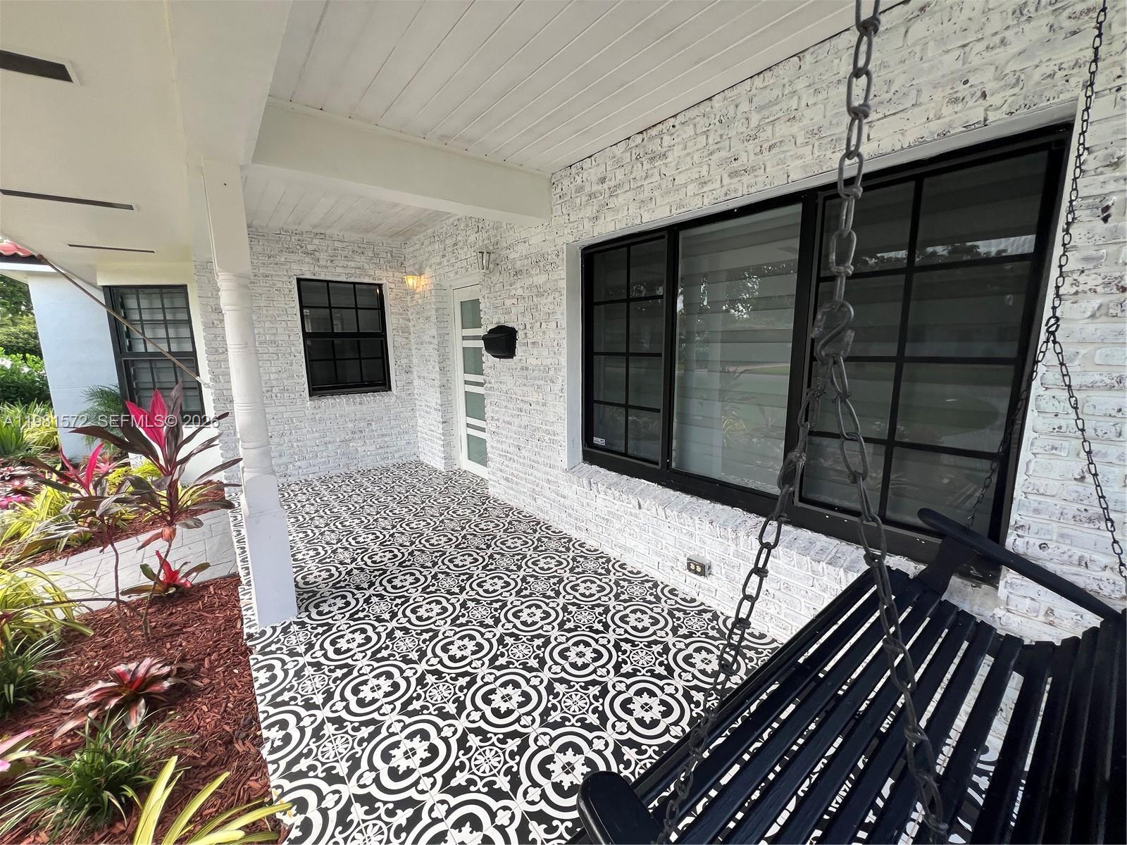 Building Photo - 140 Pocatella St