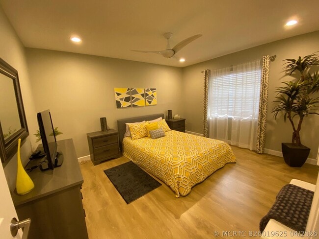 Building Photo - 9285 Vista Del Lago