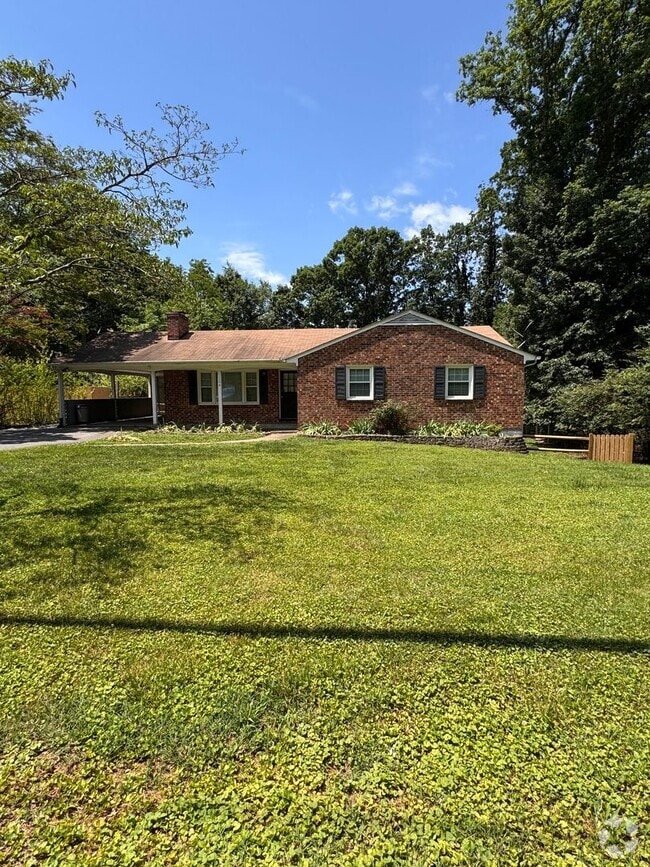 Building Photo - 3 Bedroom || 2.5 Bathroom Single Family Home