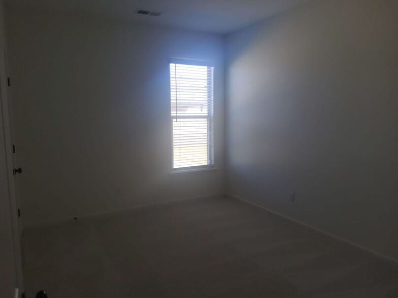 Building Photo - 35 Hillside Dr