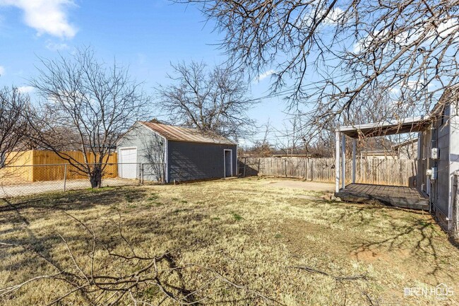 Building Photo - 2714 Sherman Rd