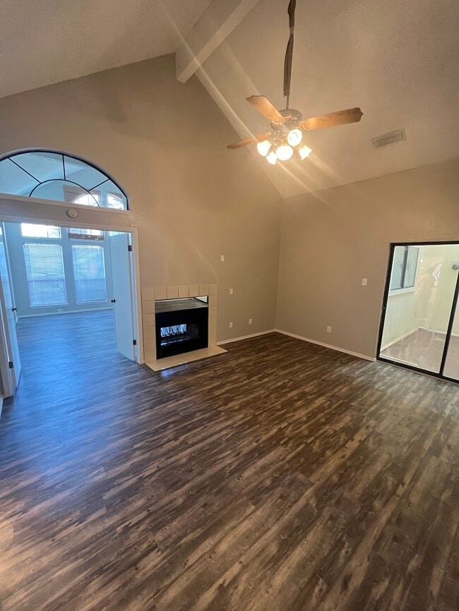 Building Photo - 906 Teakwood Ln