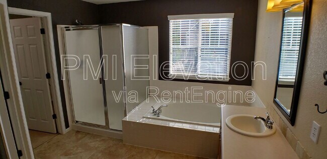 Building Photo - 10740 Windridge Ct