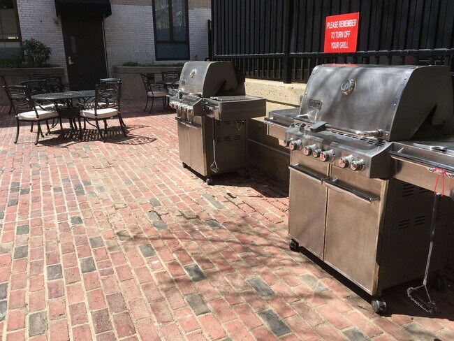 Building Photo - 875 Elm St