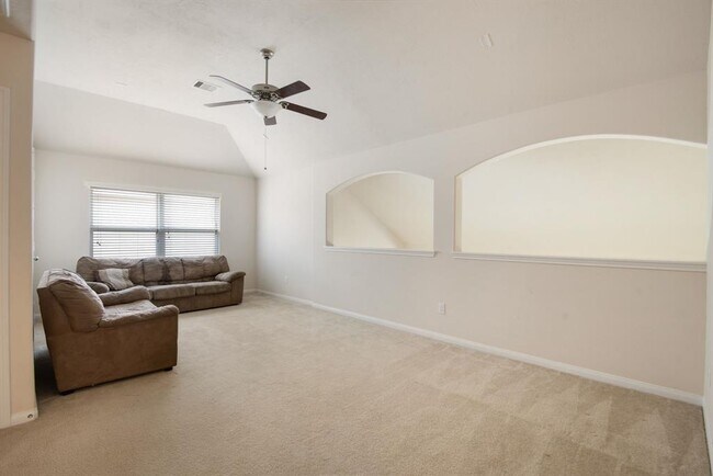 Building Photo - 24922 Clover Ranch Dr