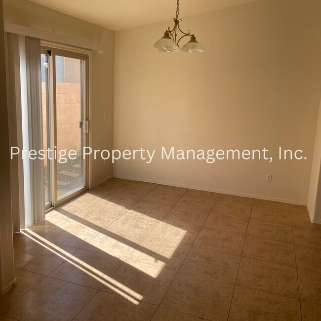 Building Photo - Charming Rita Ranch Home!!!