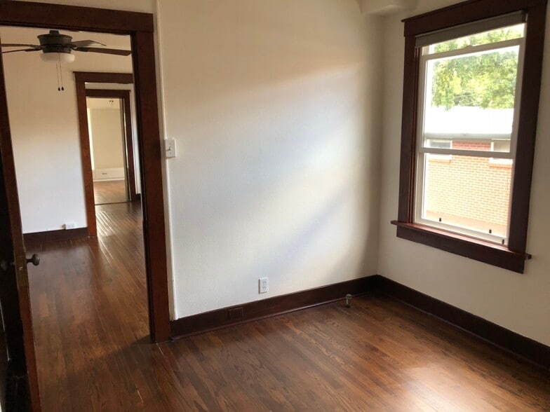 Building Photo - 513 Terry St