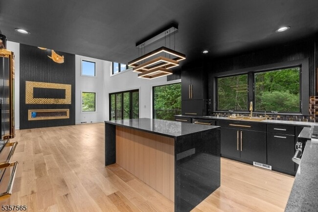 Building Photo - 148 Great Hills Rd