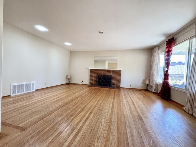 Building Photo - Peaceful Charmer Single-Story Retreat in Vallejo