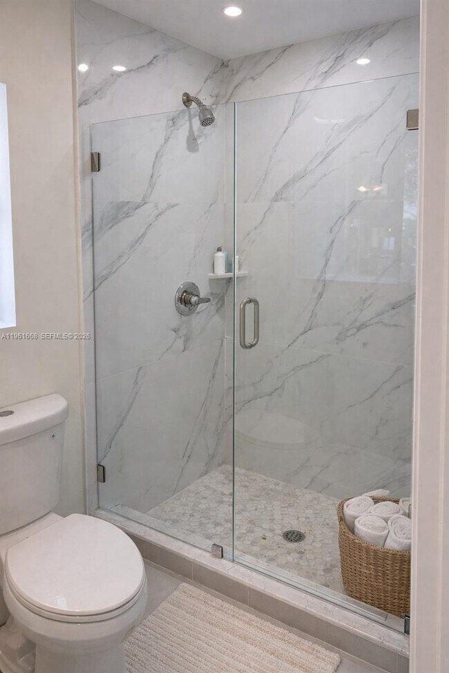 Building Photo - 3079 NW Flagler Terrace