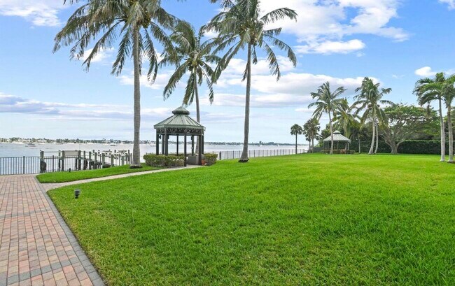 Building Photo - 5200 N Flagler Dr