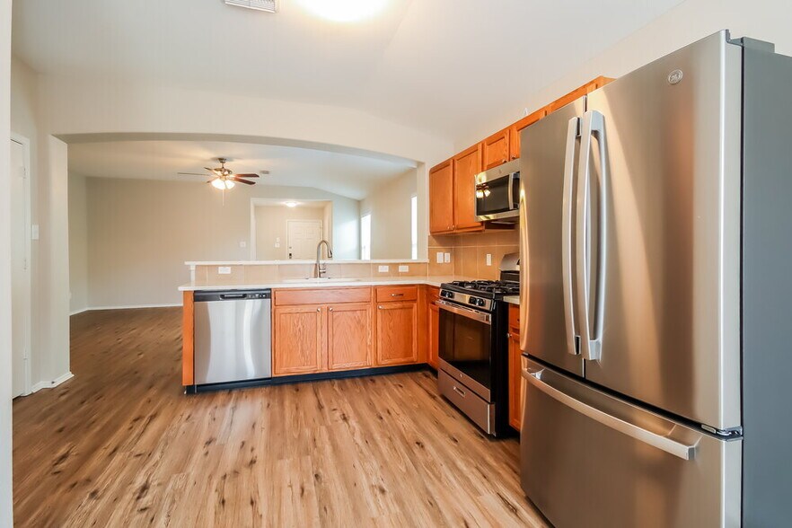Building Photo - 302 Glencarry Trail