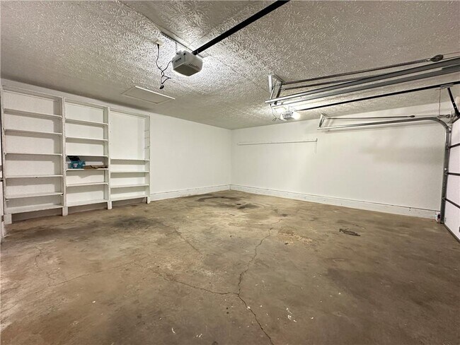 Building Photo - 3243 River Oak Pl