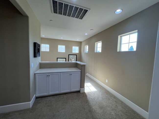 Building Photo - Former model home with tons of upgrades in...