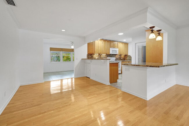Building Photo - 368 Beacon St
