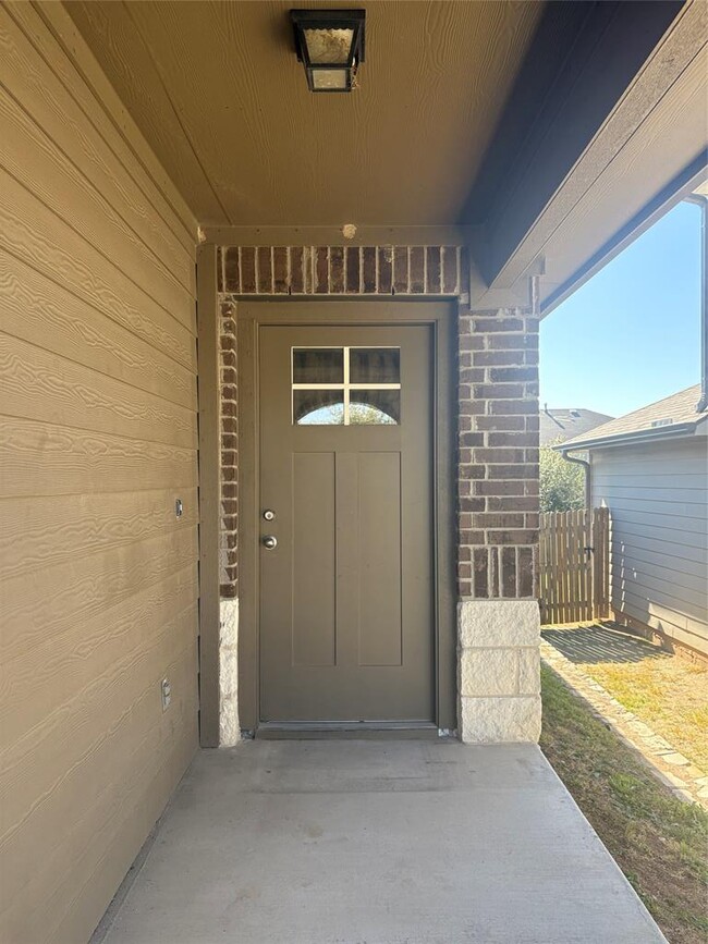 Building Photo - 2011 Langdale Ln