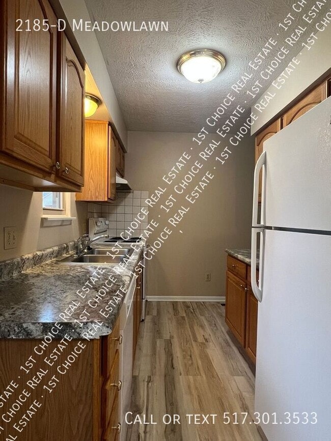 Building Photo - 2185-D Meadowlawn-