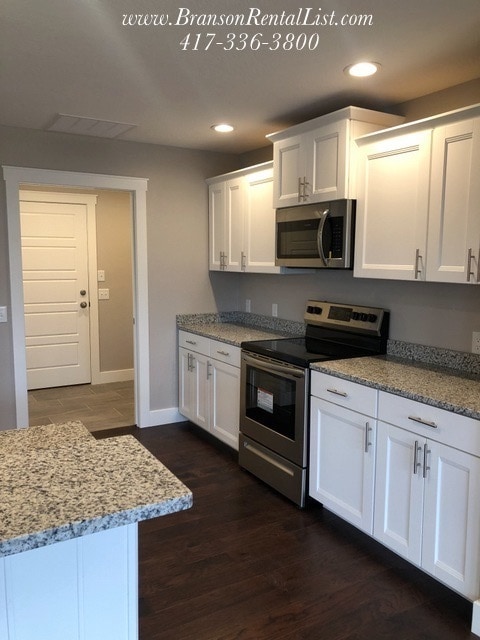 Building Photo - Clean and coming soon!