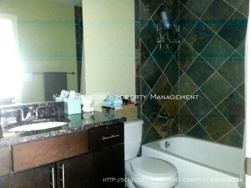 Building Photo - 520 W 10th St - Stunning townhome with gra...