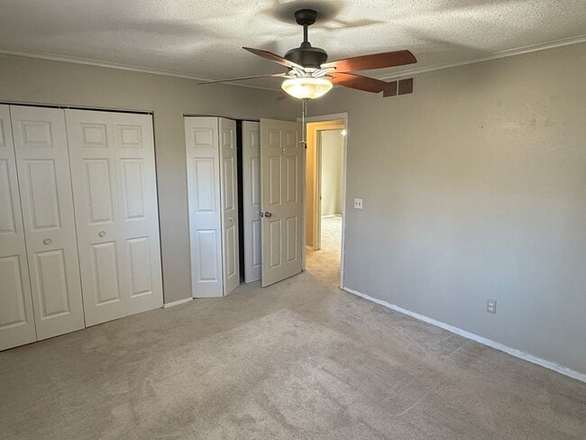 Building Photo - 4 Bedroom, 2 Bath Home for Rent